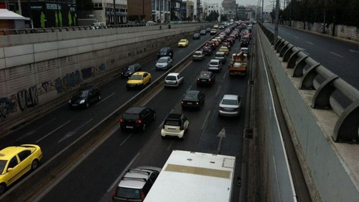 Καραμπόλα με 4 αυτοκίνητα στην Λ. Κηφισίας